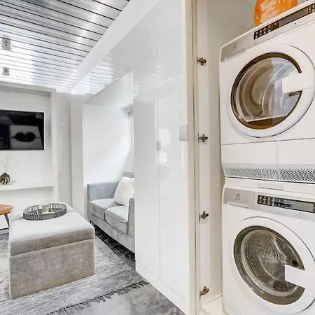 Kcm Mikros Smart Apartments 2 クリーブランド エクステリア 写真