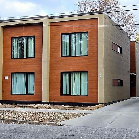 Kcm Mikros Smart Apartments 2 クリーブランド エクステリア 写真