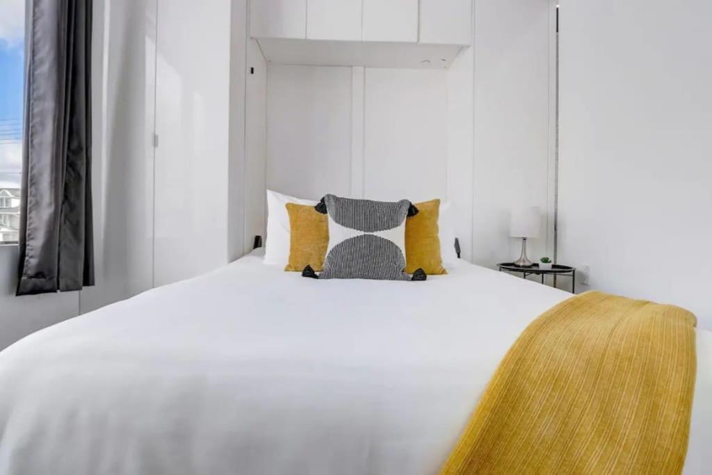Kcm Mikros Smart Apartments 2 クリーブランド エクステリア 写真