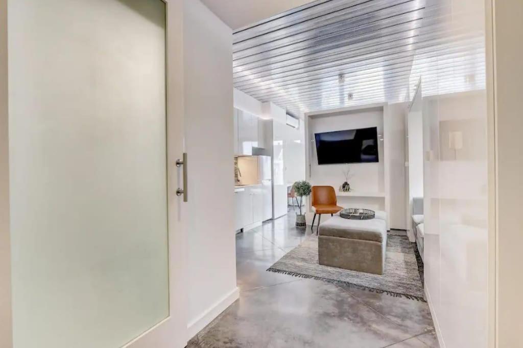 Kcm Mikros Smart Apartments 2 クリーブランド エクステリア 写真